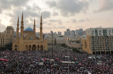 Libanon-Demonstranten halten Druck auf Regierung, da die Reformfrist näher rückt